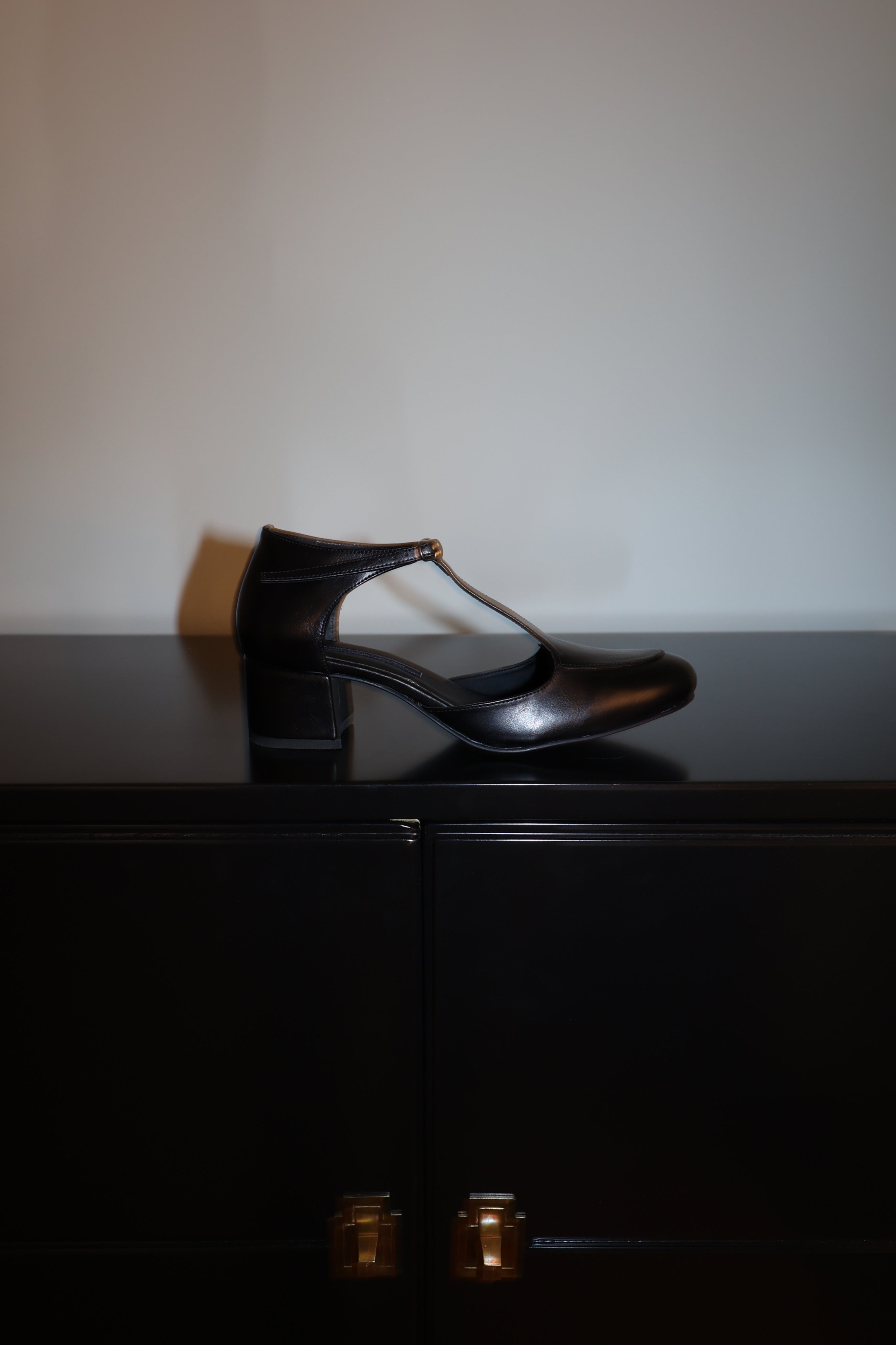 BLACK T-STRAP HEELS – www.ji-ij.com